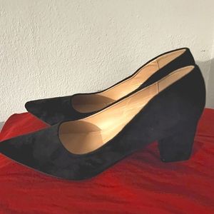 Woman's Black Suede Pumps